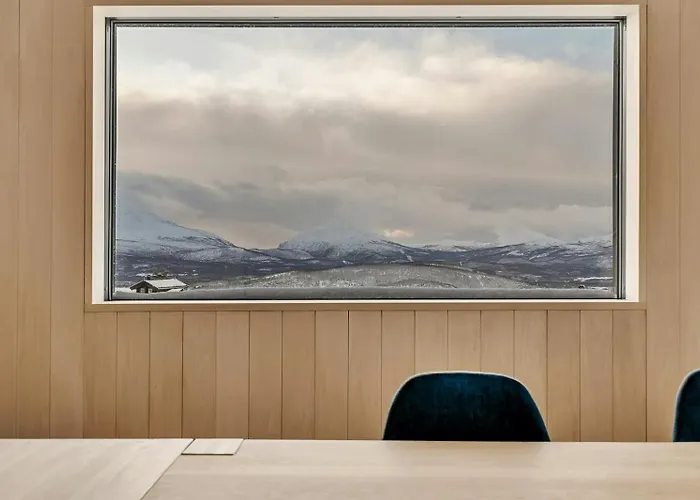 Modern In Harmony With Nature Feriehus